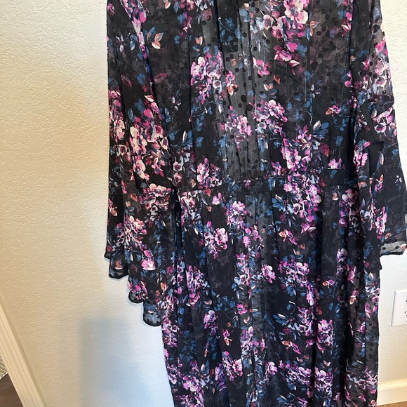 Torrid Kimono, 3X, size 22-24. NWT, smoke free home. Brand New. - Picture 4 of 5